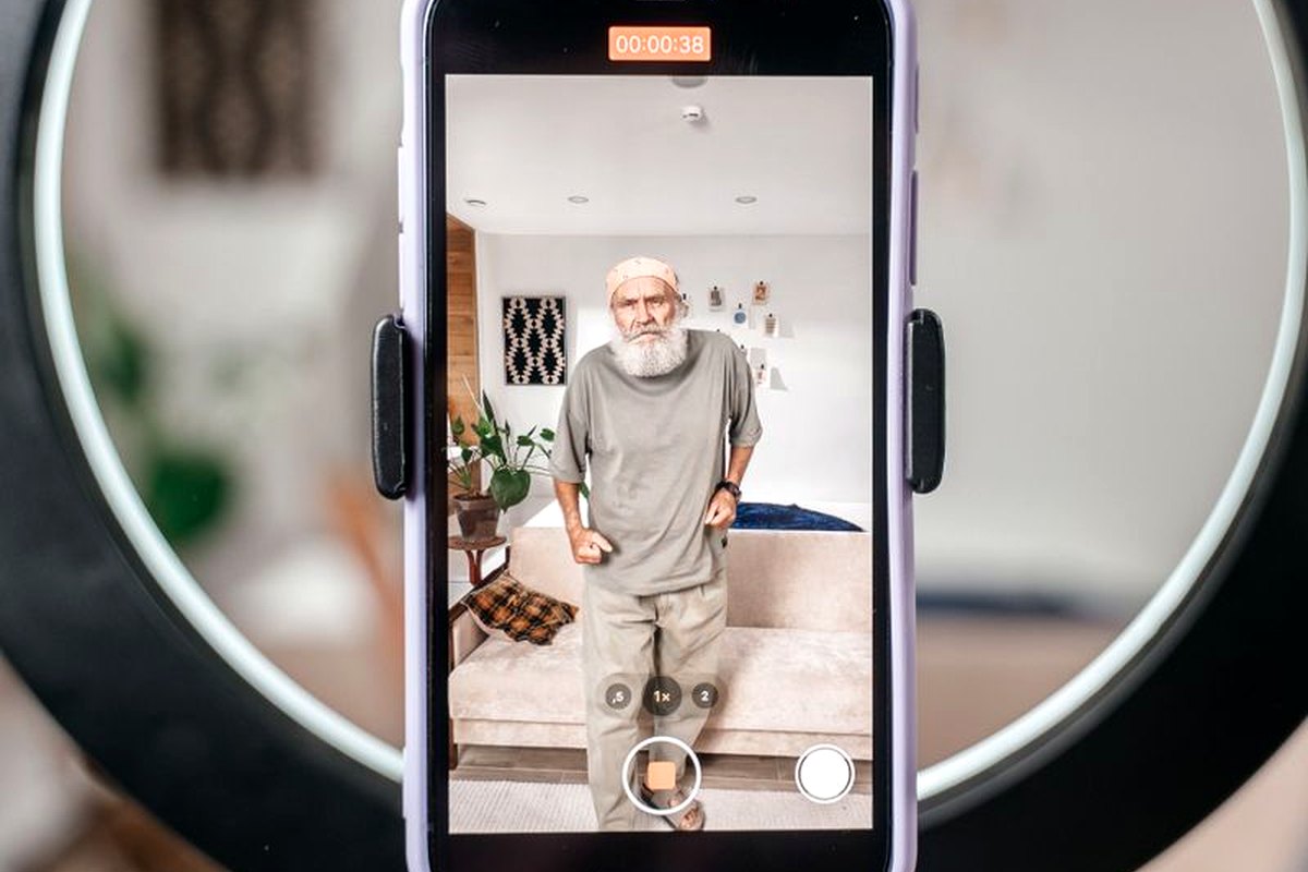 How Can AI Help Me Stay In Touch With My Grandkids